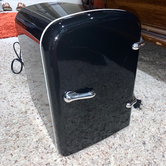 Mini fridge - Picture 2 of 4
